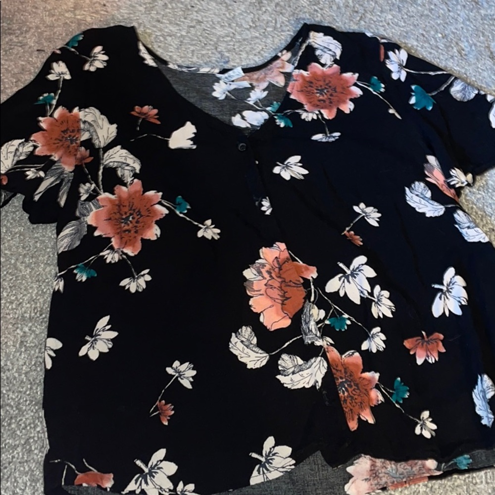 Short sleeved floral blouse